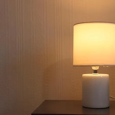 Apartment Spacious & Comfortable 3 Bedroom House - Free Wifi & Free Parking *