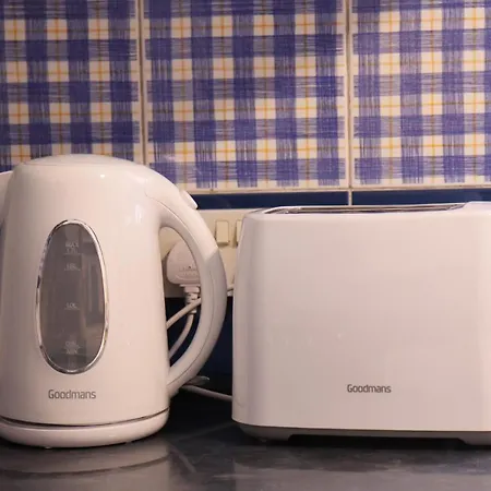 Spacious & Comfortable 3 Bedroom House - Free Wifi & Free Parking *