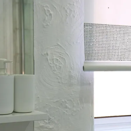 Spacious & Comfortable 3 Bedroom House - Free Wifi & Free Parking