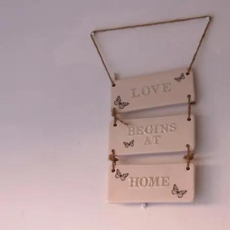 Spacious & Comfortable 3 Bedroom House - Free Wifi & Free Parking Leeds