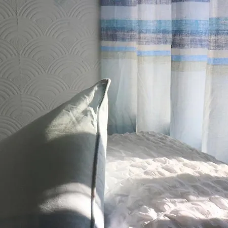 Spacious & Comfortable 3 Bedroom House - Free Wifi & Free Parking Apartment