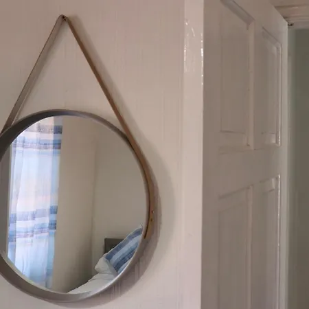 Spacious & Comfortable 3 Bedroom House - Free Wifi & Free Parking Apartment *