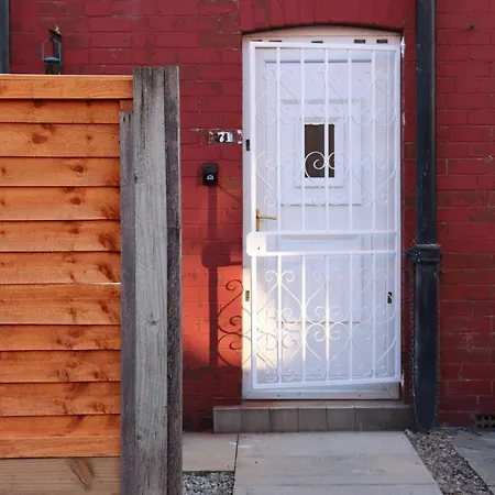 Apartment Spacious & Comfortable 3 Bedroom House - Free Wifi & Free Parking