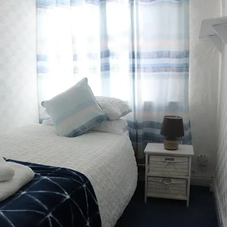 Spacious & Comfortable 3 Bedroom House - Free Wifi & Free Parking * Leeds (West Yorkshire)