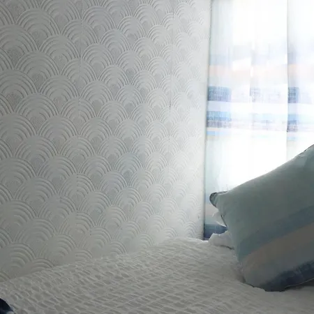 Spacious & Comfortable 3 Bedroom House - Free Wifi & Free Parking Apartman