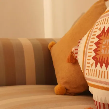 Spacious & Comfortable 3 Bedroom House - Free Wifi & Free Parking * Leeds (West Yorkshire)