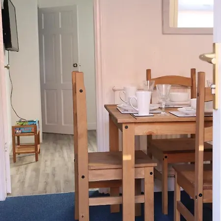 Spacious & Comfortable 3 Bedroom House - Free Wifi & Free Parking Apartment Leeds (West Yorkshire)