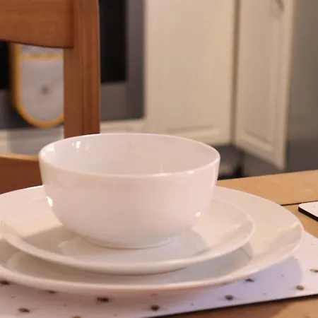 Apartment Spacious & Comfortable 3 Bedroom House - Free Wifi & Free Parking