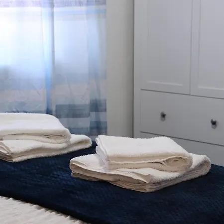 Spacious & Comfortable 3 Bedroom House - Free Wifi & Free Parking Daire *