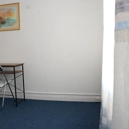 Spacious & Comfortable 3 Bedroom House - Free Wifi & Free Parking Daire *