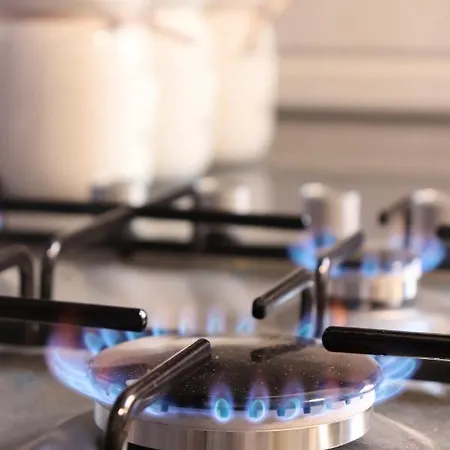 Spacious & Comfortable 3 Bedroom House - Free Wifi & Free Parking