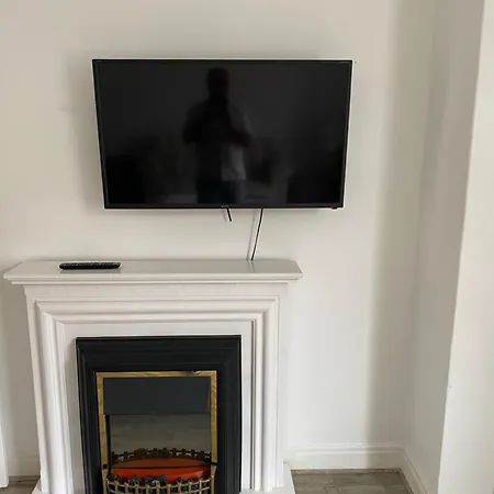 Spacious & Comfortable 3 Bedroom House - Free Wifi & Free Parking Apartment Leeds (West Yorkshire)