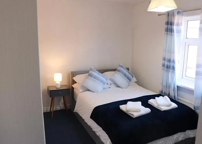 Spacious & Comfortable 3 Bedroom House - Free Wifi & Free Parking Apartment *