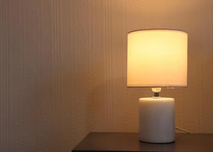 Apartment Spacious & Comfortable 3 Bedroom House - Free Wifi & Free Parking *