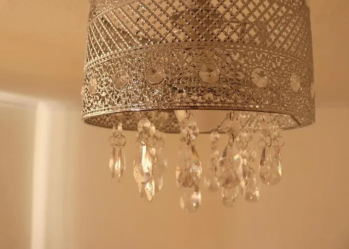 Spacious & Comfortable 3 Bedroom House - Free Wifi & Free Parking *