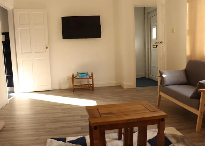 Spacious & Comfortable 3 Bedroom House - Free Wifi & Free Parking Leeds (West Yorkshire)