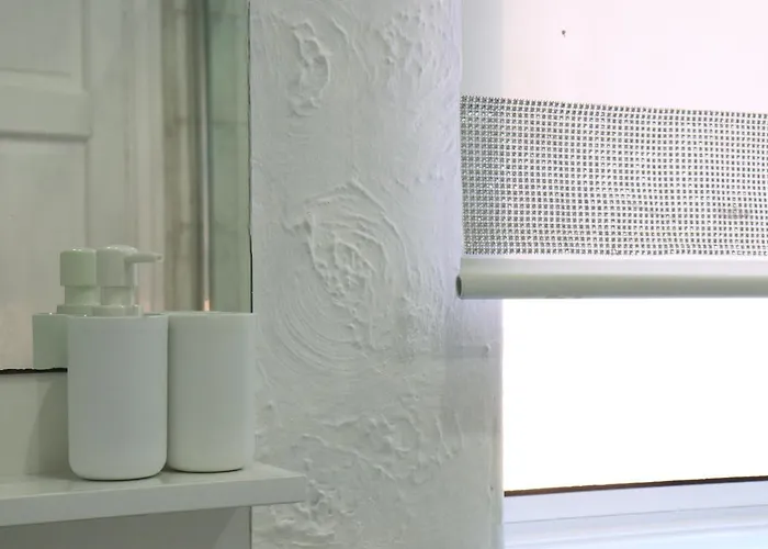 Spacious & Comfortable 3 Bedroom House - Free Wifi & Free Parking