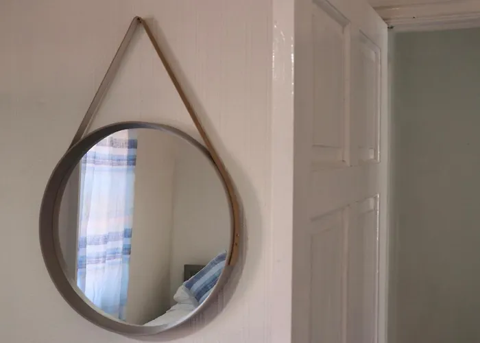 Spacious & Comfortable 3 Bedroom House - Free Wifi & Free Parking Apartment *