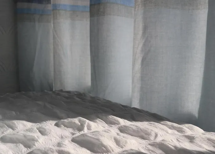 Apartment Spacious & Comfortable 3 Bedroom House - Free Wifi & Free Parking