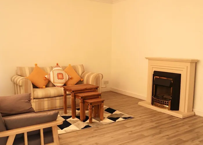 Spacious & Comfortable 3 Bedroom House - Free Wifi & Free Parking Appartamento