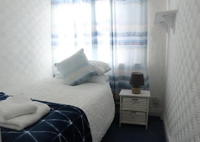 Spacious & Comfortable 3 Bedroom House - Free Wifi & Free Parking * Leeds (West Yorkshire)