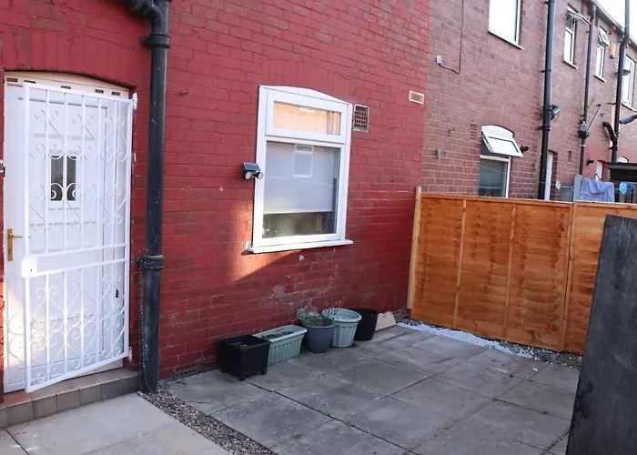 Spacious & Comfortable 3 Bedroom House - Free Wifi & Free Parking * Leeds (West Yorkshire)