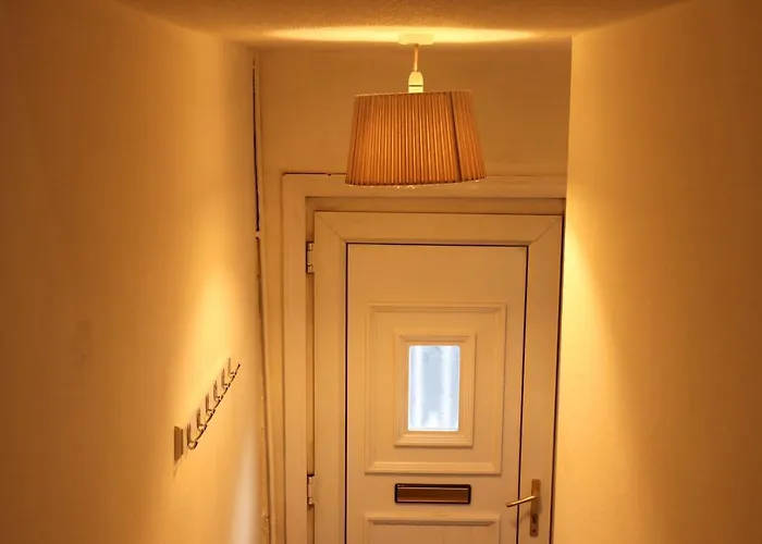 Spacious & Comfortable 3 Bedroom House - Free Wifi & Free Parking *