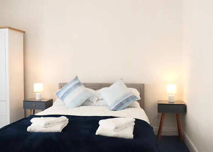 Spacious & Comfortable 3 Bedroom House - Free Wifi & Free Parking Leeds (West Yorkshire)