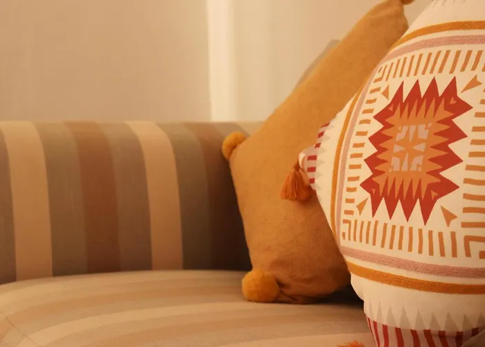 Spacious & Comfortable 3 Bedroom House - Free Wifi & Free Parking * Leeds (West Yorkshire)