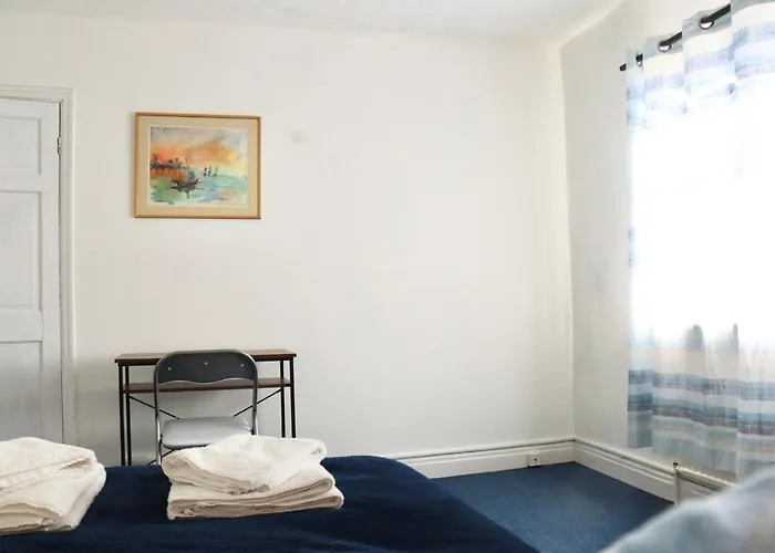 Spacious & Comfortable 3 Bedroom House - Free Wifi & Free Parking Appartamento *