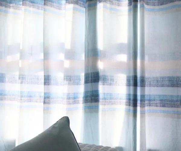 Apartment Spacious & Comfortable 3 Bedroom House - Free Wifi & Free Parking *