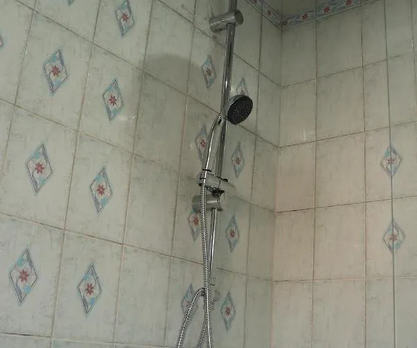 Spacious & Comfortable 3 Bedroom House - Free Wifi & Free Parking Apartment Leeds (West Yorkshire)