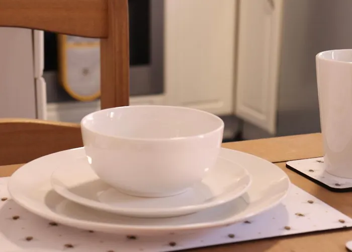 Apartment Spacious & Comfortable 3 Bedroom House - Free Wifi & Free Parking