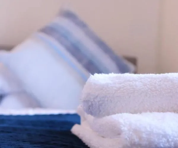 Spacious & Comfortable 3 Bedroom House - Free Wifi & Free Parking * Leeds (West Yorkshire)