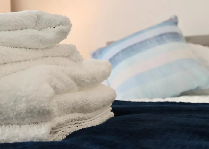 Spacious & Comfortable 3 Bedroom House - Free Wifi & Free Parking *