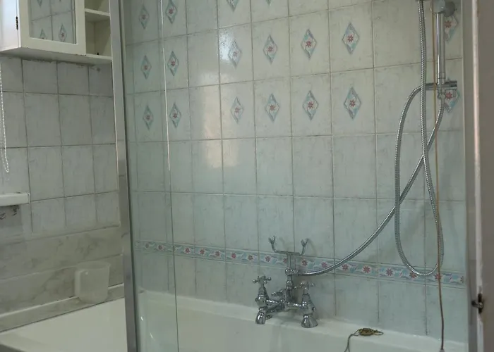 Spacious & Comfortable 3 Bedroom House - Free Wifi & Free Parking Apartment