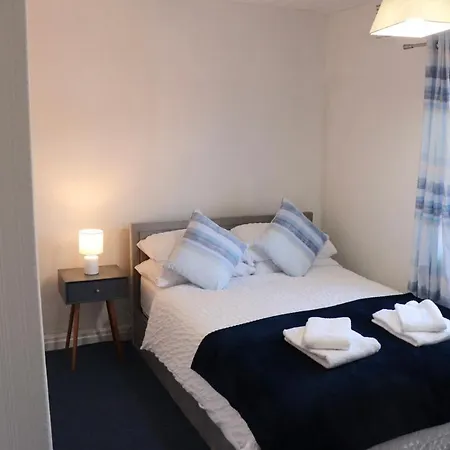 Spacious & Comfortable 3 Bedroom House - Free Wifi & Free Parking Lejlighed *