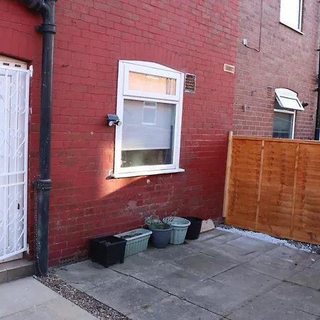 Spacious & Comfortable 3 Bedroom House - Free Wifi & Free Parking * Leeds (West Yorkshire)