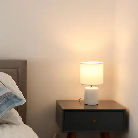 Spacious & Comfortable 3 Bedroom House - Free Wifi & Free Parking