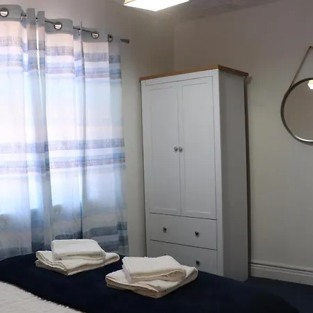 Lejlighed Spacious & Comfortable 3 Bedroom House - Free Wifi & Free Parking