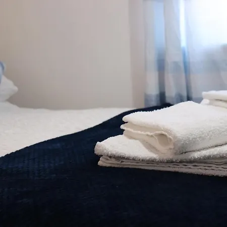 Spacious & Comfortable 3 Bedroom House - Free Wifi & Free Parking *