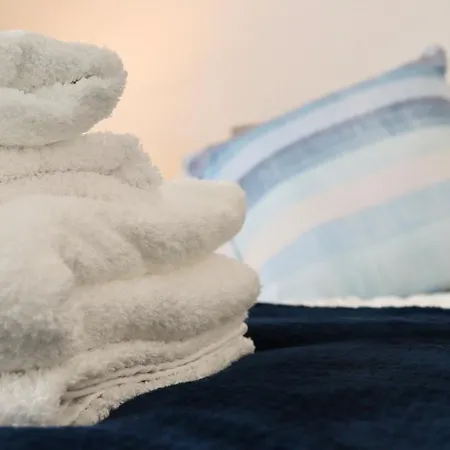 Spacious & Comfortable 3 Bedroom House - Free Wifi & Free Parking *